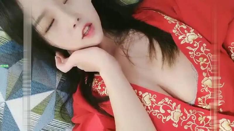 你的蘇蘇呀紅色漢服極品大奶妹子道具自慰，假屌騎坐翹屁股后入浴室濕身誘惑